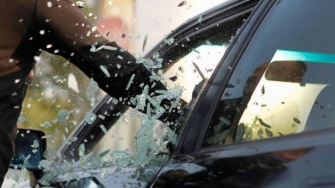 Seine-Maritime : deux voleurs à la roulotte surpris par le fils de la victime à Malaunay 