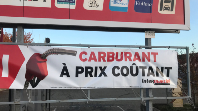 A Pacy-sur-Eure, les carburants étaient à prix coûtant aux pompes de l'hypermarché Intemarché - Photo © Infonormandie
