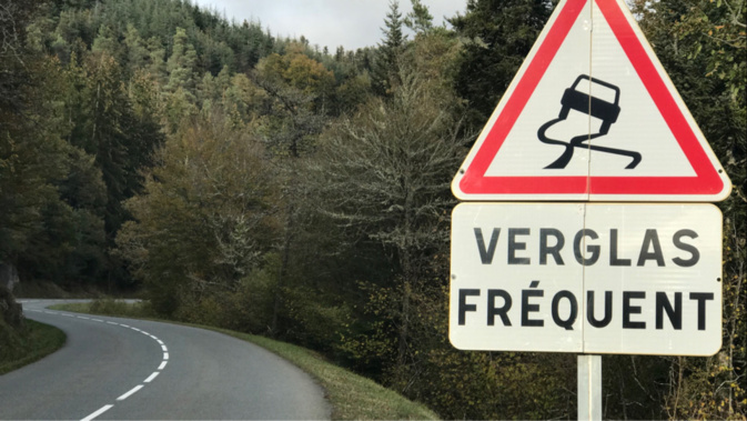 Attention au verglas sur les routes - Illustration @infonormandie Attention au verglas sur les routes - Illustration @infonormandie