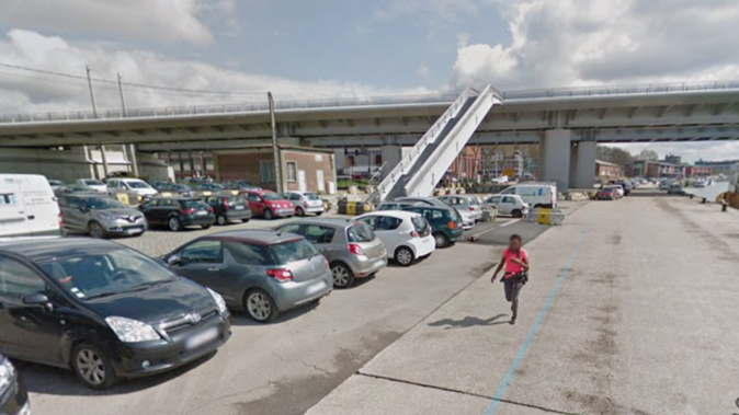 Cinq véhicules ont été dégradés et fouillés par les deux adolescents Cinq véhicules ont été dégradés et fouillés par les deux adolescents