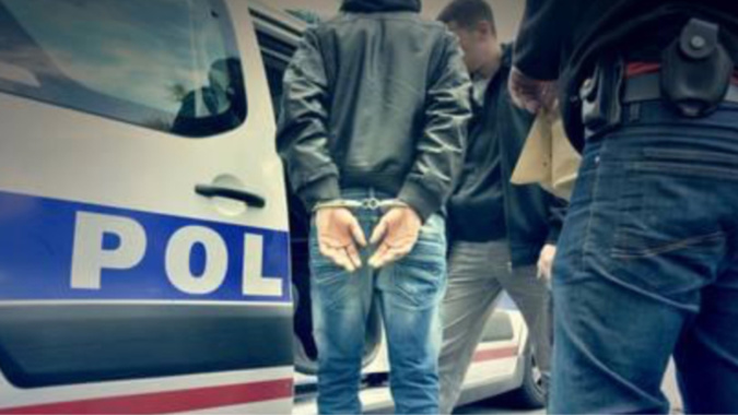 Évreux : ivre, il frappe et tente d’étrangler sa compagne puis se rebelle contre les policiers 