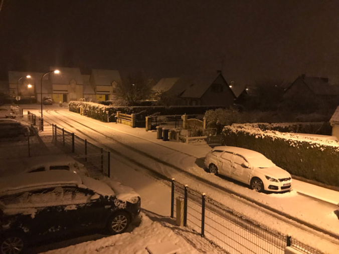 Quelques flocons sont tombés en début de soirée - Photo à Pacy-su-Eure @ infonormandie Quelques flocons sont tombés en début de soirée - Photo à Pacy-su-Eure @ infonormandie