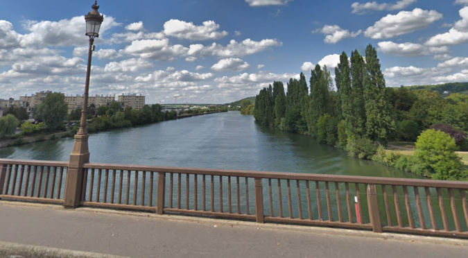 Une femme qui se promenait sur le pont Neuf a vu l'homme sauter dans le fleuve - illustration © Google Maps