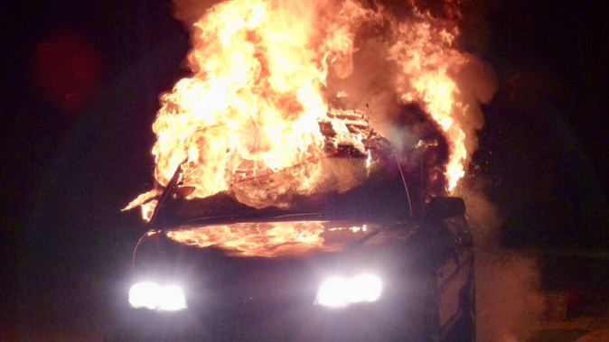 Le feu de voiture s'est propagé à un compteur à gaz qui s'est enflammé - Illustration