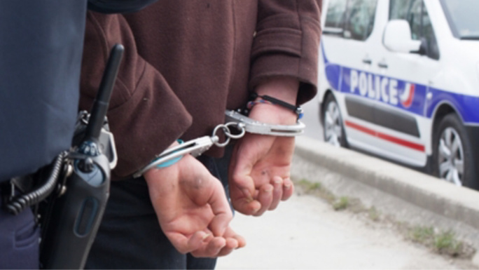 Les deux auteurs ont été mis en examen par un juge pour enfants de Versailles - Illustration Les deux auteurs ont été mis en examen par un juge pour enfants de Versailles - Illustration