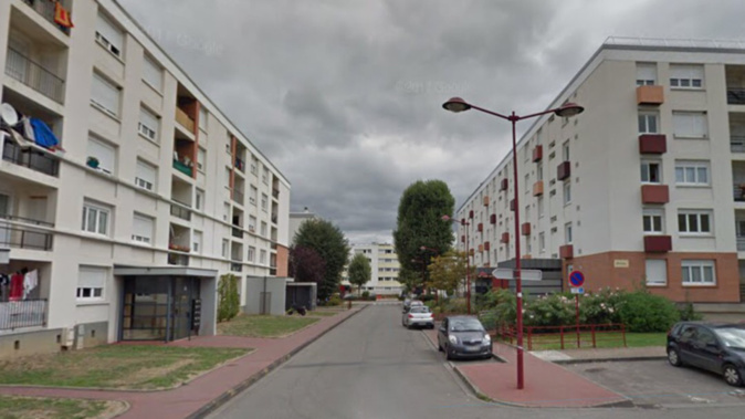 Le drame s’est déroulé en pleine nuit dans un des immeubles de la rue de La Rochelle au Puchot, à Elbeuf - Illustration