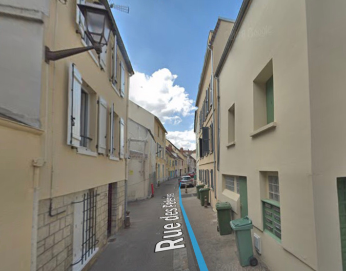 La rue des Pèlerins dans le centre ancien de Mantes-la-Jolie - illustration @ Google Maps