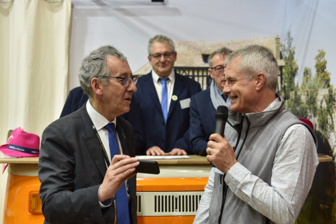 Pascal Lehongre (ici à gauche) n'a pas manqué de féliciter chacun des lauréats - Photo © CD27 Pascal Lehongre (ici à gauche) n'a pas manqué de féliciter chacun des lauréats - Photo © CD27