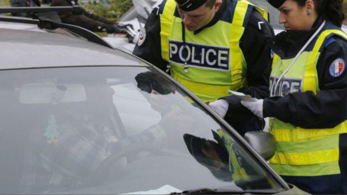 Contrôlés sans permis, les conducteurs ont été placés en garde à vue - illustration Contrôlés sans permis, les conducteurs ont été placés en garde à vue - illustration