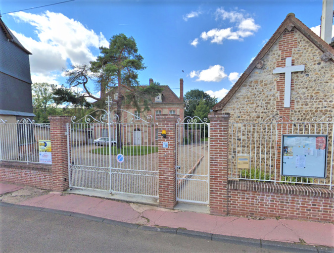Le cambrioleur a été interpellé dans la cour du presbytère au pied de la grille du portail Le cambrioleur a été interpellé dans la cour du presbytère au pied de la grille du portail