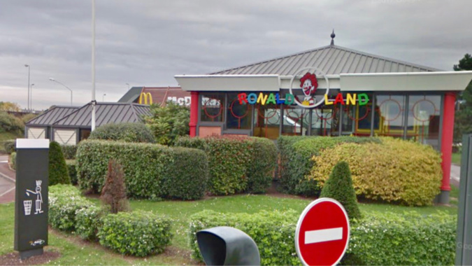 Le manager du fast-food de Mantes-la-Ville a pu retenir l’auteur des faits jusqu’à l’arrivée de la police - Illustration @ Google Maps