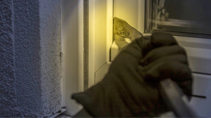 Le bruit d’effraction sur la porte a réveillé le propriétaire du pavillon - Illustration @Pixabay