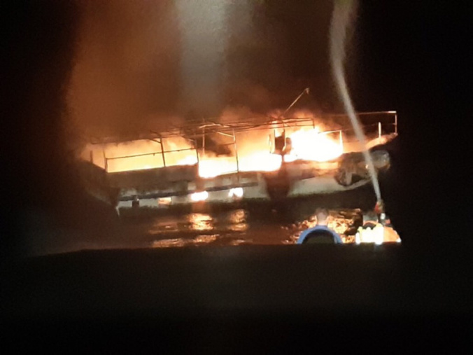 Victime d’un incendie à bord, le bateau a coulé - Photo @ Premar Victime d’un incendie à bord, le bateau a coulé - Photo @ Premar