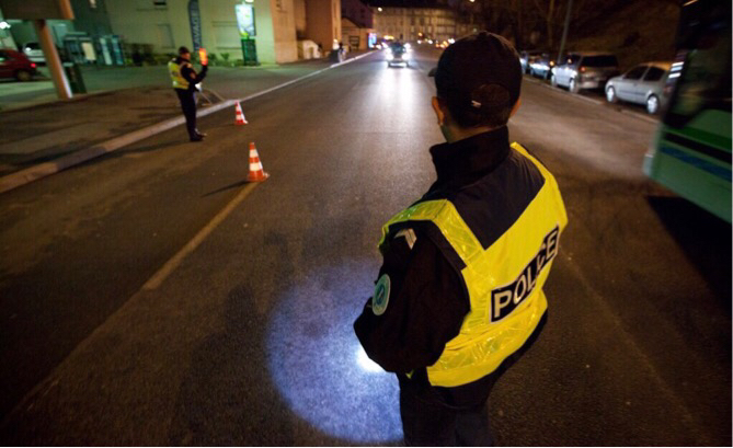Le conducteur de la Twingo a pris la fuite pour échapper à un contrôle de police à Aubergenville - Illustration © DGPN
