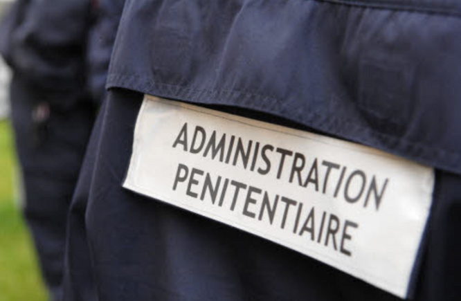 Deux surveillants sont retenus en otage - Illustration Deux surveillants sont retenus en otage - Illustration