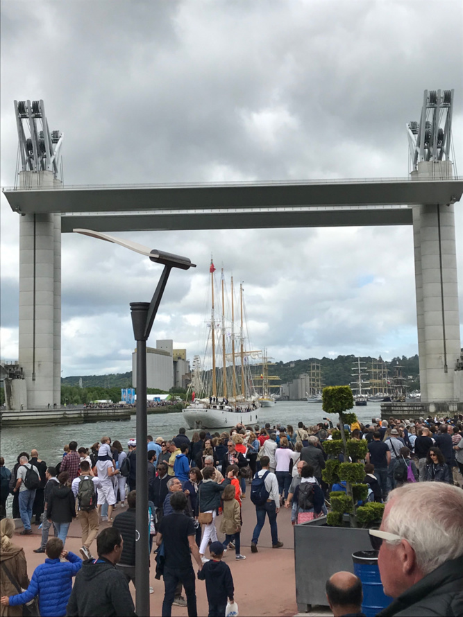 Armada 2019 : Les voiliers quittent Rouen sous les applaudissements nourris de milliers de spectateurs Armada 2019 : Les voiliers quittent Rouen sous les applaudissements nourris de milliers de spectateurs