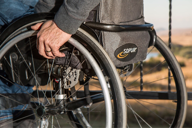 Le chauffard, interpellé en fauteuil roulant près de la voiture volée, a été placé en dégrisement puis en garde à vue - Illustration @ Pixabay