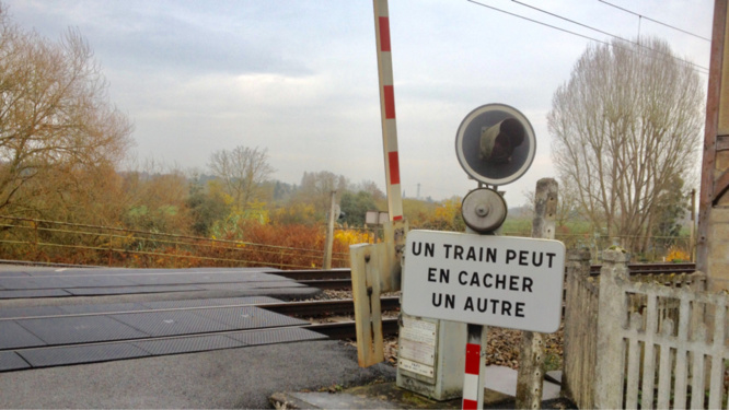 Accident A Un Passage A Niveau Les Trains Stoppes A Conflans Sainte Honorine Yvelines