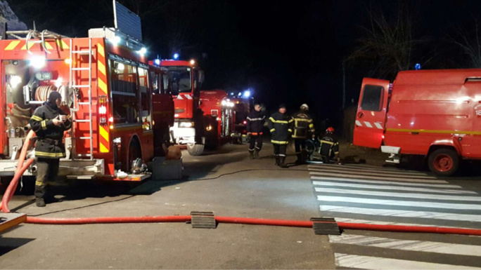 Les flammes ont détruit quelque 2 500 m2 de bâtiment - Illustration Les flammes ont détruit quelque 2 500 m2 de bâtiment - Illustration