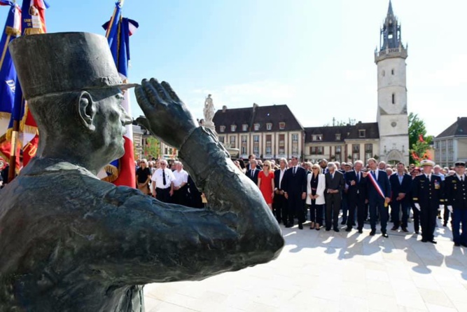 La statue du général avait été inaugurée en grande pompe le 18 juin, en présence de Jean-Louis Debré et du maire de la ville Guy Lefrand - Photo © Guy Lefrand/Twitter