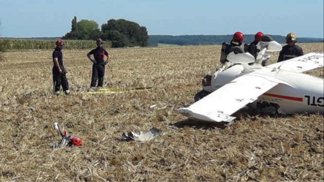 Une panne de moteur a contraint le pilote à faire un atterrissage d’urgence dans ce champ - Photo @ DDSP78
