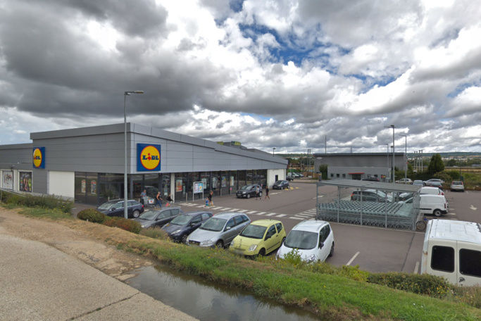 Le voleur présumé a été repéré et interpellé sur le parking du supermarché Lidl à Mézières-sur-Seine - illustration © Google Maps