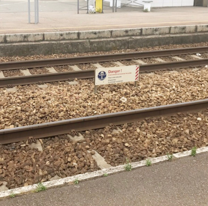 La désespérée s'était installée sur les rails dans l'attente de l'arrivée d'un train - Illustration © infonormandie