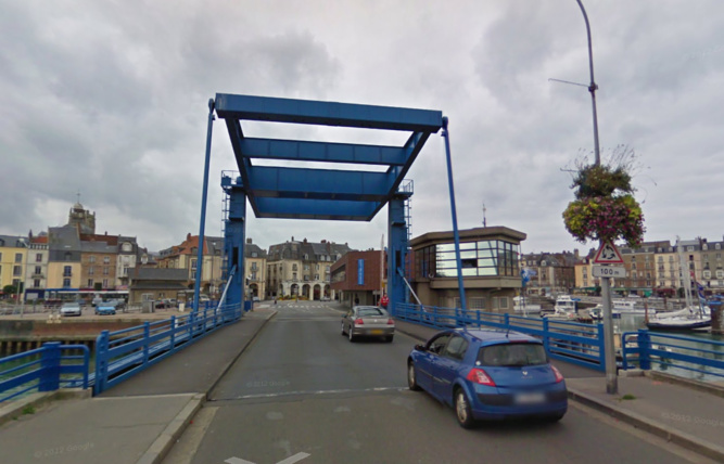 Le pont Jehan Ango est resté fermé jusqu'à 17 heures - Illustration Le pont Jehan Ango est resté fermé jusqu'à 17 heures - Illustration