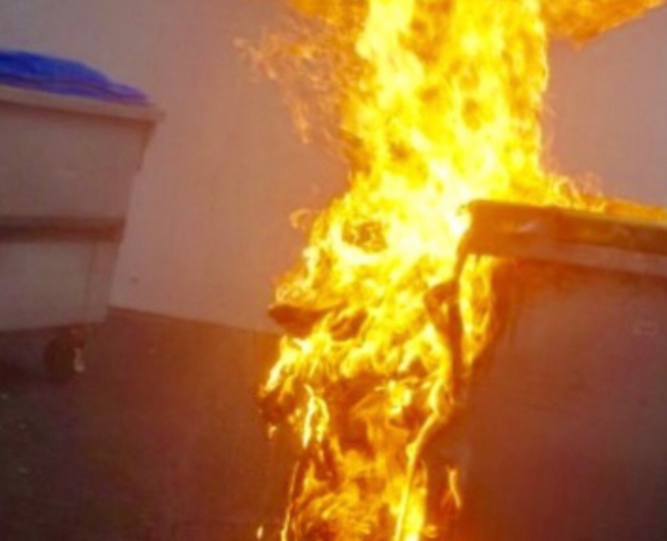 Plusieurs conteneurs poubelles ont brûlé ces dernières semaines - illustration Plusieurs conteneurs poubelles ont brûlé ces dernières semaines - illustration