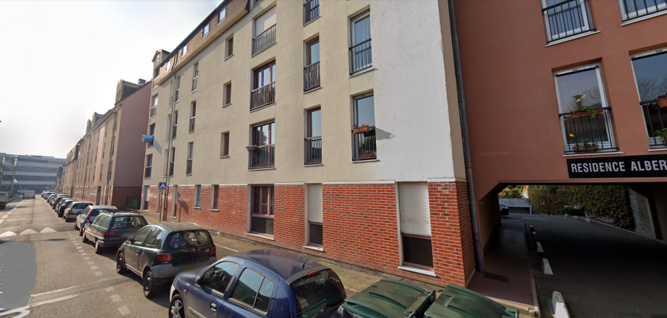 La jeune femme passait la soirée avec deux amis dans un appartement de la rue Albert Sorel, sur la rive gauche de Rouen - illustration © Google Maps