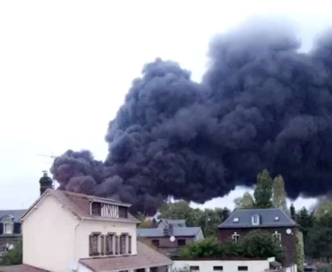 Le panache de fumée a traversé le nord de la France - Photo © infoNormandie/C.L. Le panache de fumée a traversé le nord de la France - Photo © infoNormandie/C.L.