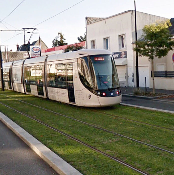 La femme a chuté au moment où survenait un tram avenue du Bois au Coq - illustration La femme a chuté au moment où survenait un tram avenue du Bois au Coq - illustration