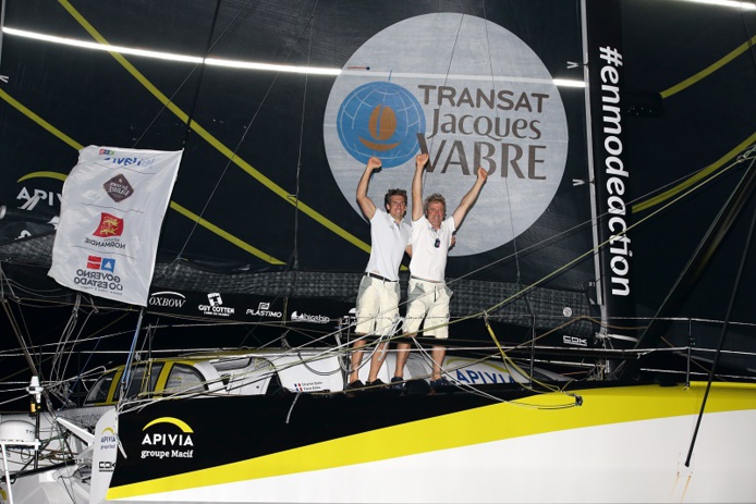 Les vainqueurs à leur arrivée cette nuit au Brésil - Crédit : JM.Liot – Alea / Disobey / Apivia Les vainqueurs à leur arrivée cette nuit au Brésil - Crédit : JM.Liot – Alea / Disobey / Apivia