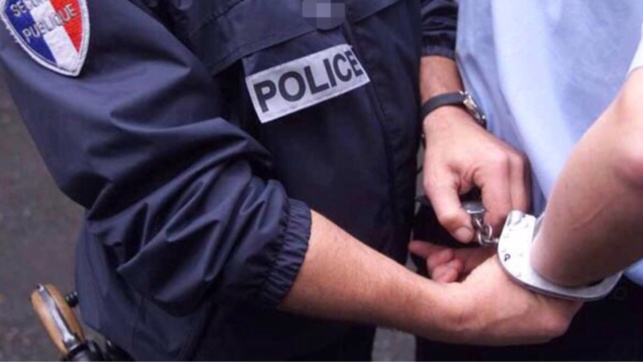 Deux policiers blessés par un mari excité à Aubergenville (Yvelines)