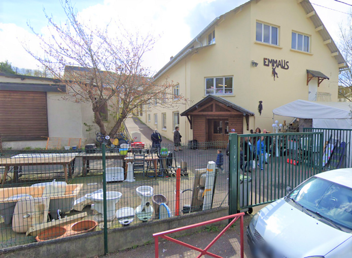 Le dépôt vente d'Émmaüs à Notre-Dame de Bondeville - illustration Le dépôt vente d'Émmaüs à Notre-Dame de Bondeville - illustration