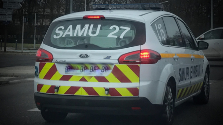 Deux véhicules se percutent à Evreux : quatre blessés, dont un grave