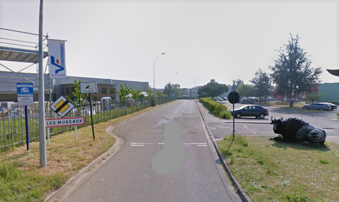 L'accident s'est produit rue Levassor, une voie qui dessert des entreprises de la zone industrielle des Garennes - illustration © Google Maps