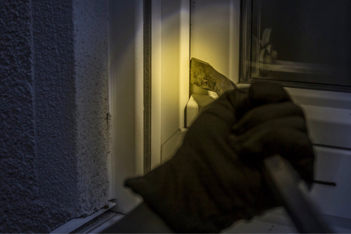 L’individu a fracturé la porte de la véranda pour s’introduire dans la maison - Illustration @ Pixabay