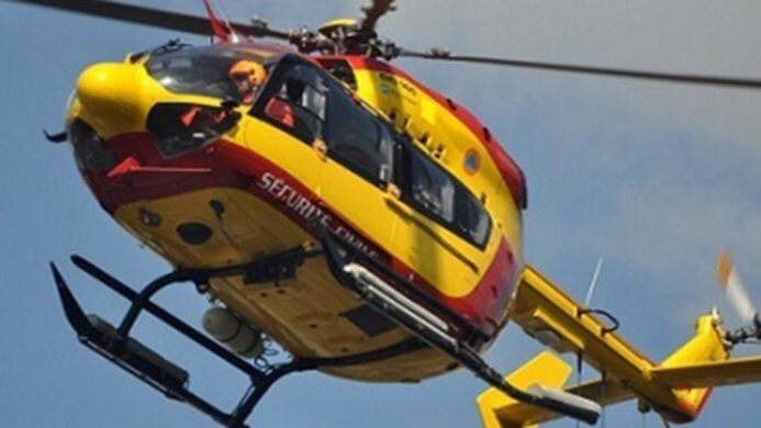 Une femme de 42 ans, blessée grièvement, a été évacuée vers le CHU de Rouen à bord de l'hélicoptère de la sécurité civile - Illustration