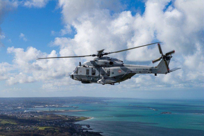 L'hélicoptère Caïman de la Marine nationale a participé aux recherches - Photo © Marine nationale/Prémar