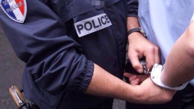 Les deux cambrioleurs présumés ont été arrêtés en flagrant délit - Illustration Les deux cambrioleurs présumés ont été arrêtés en flagrant délit - Illustration