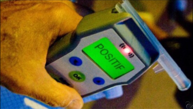 Le chauffeur routier a été contrôlé positif - Illustration Le chauffeur routier a été contrôlé positif - Illustration