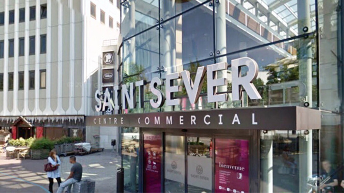 Le feu s’est déclaré au premier étage dans un restaurant - Illustration Le feu s’est déclaré au premier étage dans un restaurant - Illustration