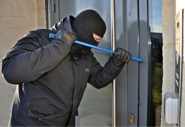 Les cambrioleurs tentaient de forcer la porte avec un pied-de-biche - Illustration  @Pixabay