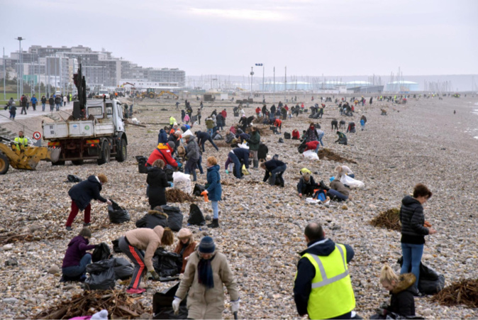 Tous les volontaires seront les bienvenus pour nettoyer la plage - illustration @ ville du Havre / Twitter