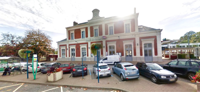 La toiture de la gare de Bernay a dû être sécurisée par les sapeurs-pompiers - illustration La toiture de la gare de Bernay a dû être sécurisée par les sapeurs-pompiers - illustration