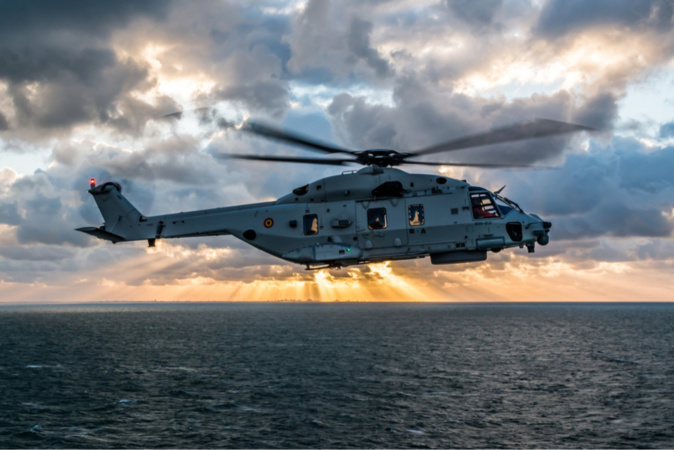 L’hélicoptère Caïman de l’armée de l’air belge a participé aux recherches qui ont été interrompues mardi à 23h20 par la préfecture maritime - Illustration @ Belgian Air Force / Twitter