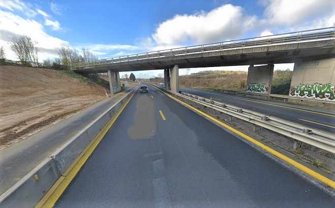 Pour les besoins de l'élargissement de l'autoroute, le pont de la RD675 situé sur la commune de Cresseveuille va disparaître du paysage  - Illustration © Google Maps