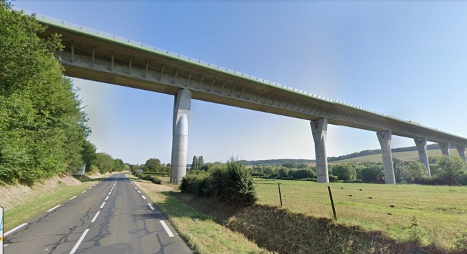 Le corps a été découvert au pied du viaduc de la Bresle peu après 13 heures - Illustration Le corps a été découvert au pied du viaduc de la Bresle peu après 13 heures - Illustration
