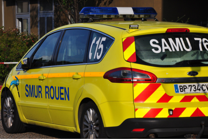 La motarde a reçu les premiers soins d'urgence par les sapeurs-pompiers et une équipe du SAMU avant d'être évacuée vers le CHU de Rouen - Illustration © infoNormandie